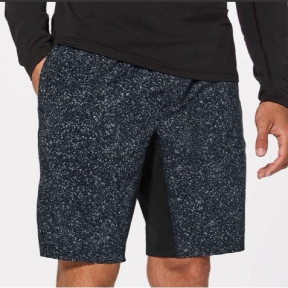 Lululemon T.H.E. Short 9" Lined
Inked Light Cast Black